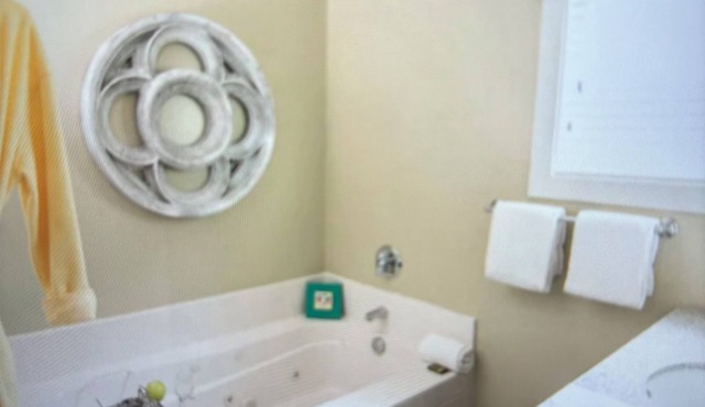 Charming 2-bedroom townhome in nice Williamsburg with WiFi, fitness room