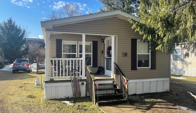 Charming 3 Bed Room Monthly Rental in the Heart of Ellicottville
