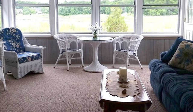 Charming 3-bedroom cottage in delightful Pocasset with AC, WiFi