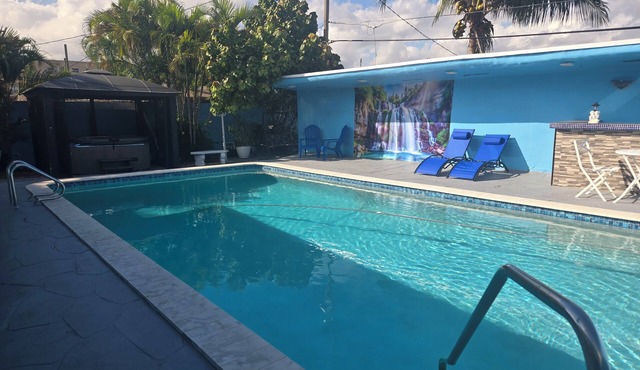 Charming 3-bedroom house with WiFi, AC in awesome Hialeah. La casa Cubana.
