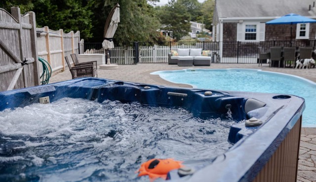 Charming 3-bedroom house in a quiet East Dennis neighborhood with pool & jacuzzi