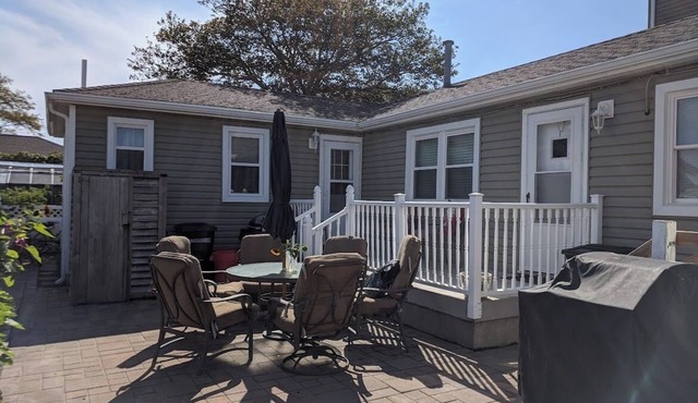 Charming 3-Bedroom Wildwood Crest Spot: Beach, Bay, and Boardwalk- all so close!
