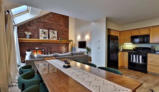 Charming 3BR/2BA Condo in Sunrise Village at Killington. Pool. Hot Tub. Sports Center.