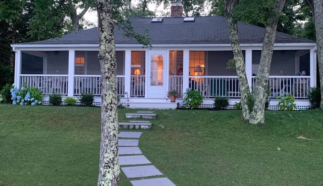 Charming 4-bedroom cottage on Lake Wequaquet