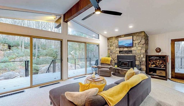 Charming 4BR Home - HOT TUB - Oakland