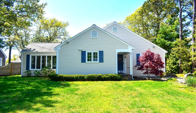 Charming Cape Cod Retreat in West Dennis – Your Perfect Vacation Home