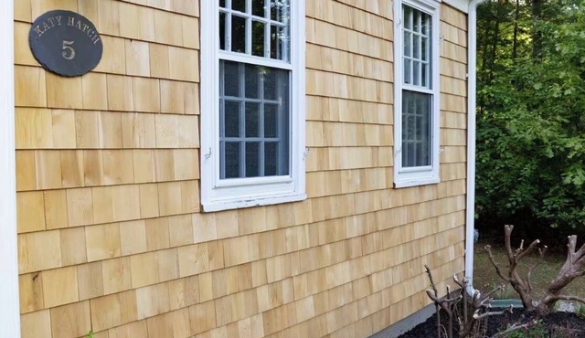 Charming Cape with AC near downtown Falmouth