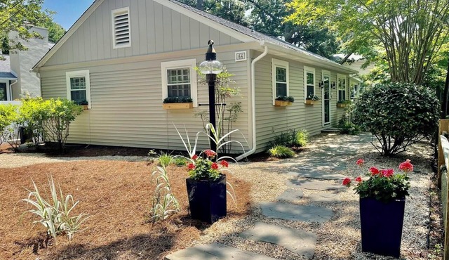 Charming Coastal Cottage - Walk to Beach & Town, Private Deck, Outdoor Shower!