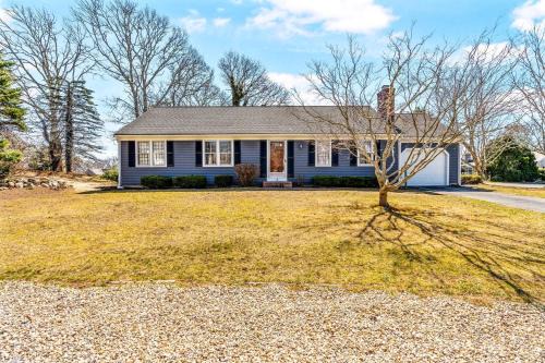Charming Coastal Cottage with Spacious Patio in Yarmouth Port, Massachusetts