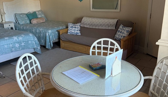 Charming condo in the heart of Ocean City with WiFi, AC and Pool.