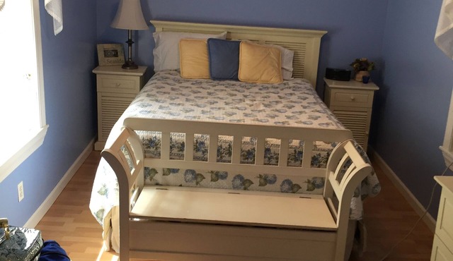 Charming cottage 10 minutes walk from downtown OB