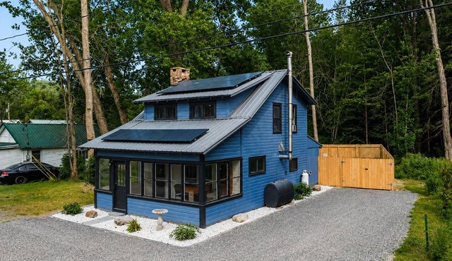 Charming Cottage by Lake Ontario | Firepit + Yard