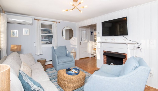 Charming Cottage Just Steps from Green Pond Views
