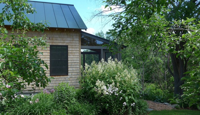 Charming Cottage within walking distance of Middlebury College/canoe available
