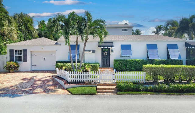 Charming Delray Beach Cottage - 1 blk to beach and Atlantic Ave!; Pet-friendly!
