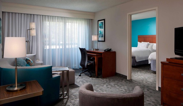 Charming Escape: Heated Pool, Pet-Friendly Amenities, & Free Parking - 2 Units