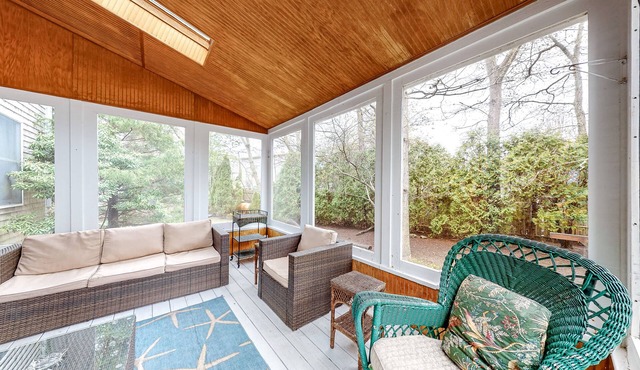 Charming Home with High-Speed WiFi, Washer/Dryer, Furnished Deck, & Gas Grill