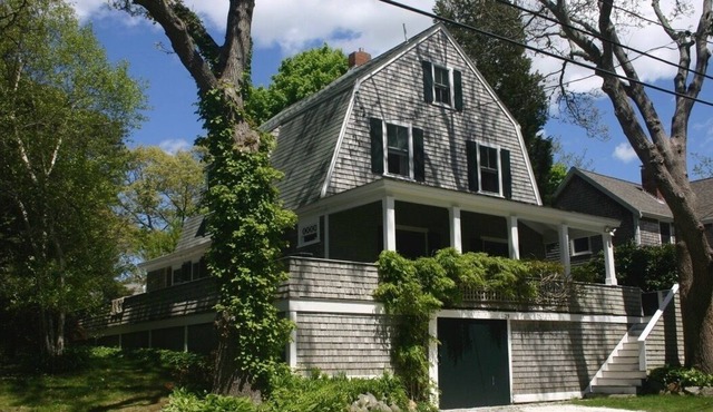 Charming Megansett Classic walk to beach