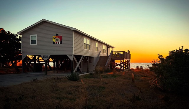 Charming soundfront beach box with hot tub, game room, and stunning sunsets!