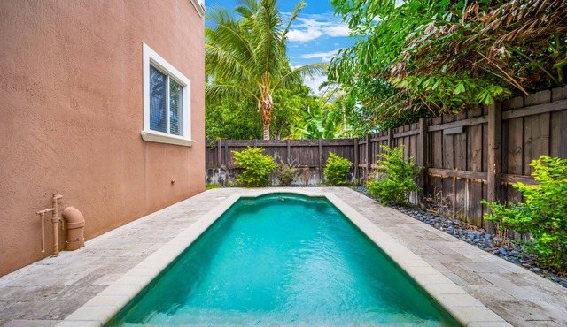 Charming Spacious Pool Home in Fort Lauderdale