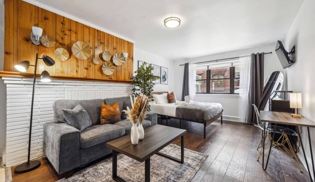 Charming Studio | Heart of Center City | Fast WiFi