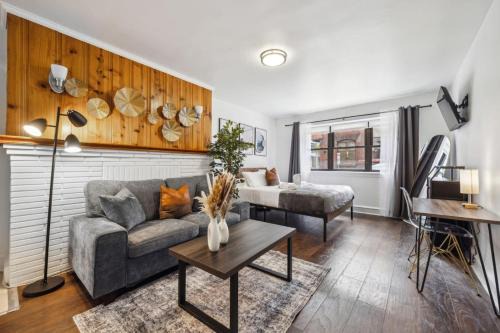 Charming Studio in the Heart of Center City with Fast WiFi