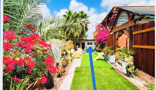 Charming 1-bedroom apartment in Lauderdale-by-the-Sea near the beach.