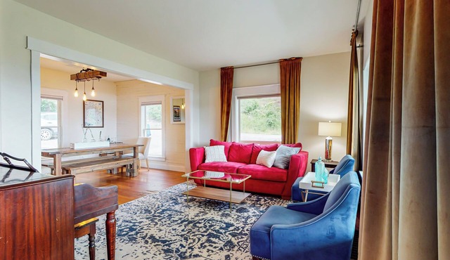 Charming Yellow House on Somers Bay!