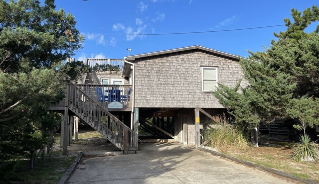 Chasing Sunsets Dog-friendly home w/deck and ocean view