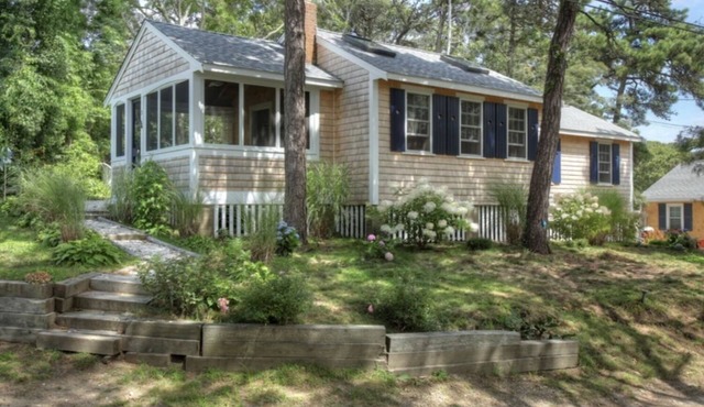 Chatham Beach Cottage 2BR - Short walk to beach!