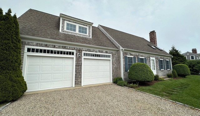 Chatham Charm Awaits - Family-Friendly Cottage Near Beaches & Local Attractions