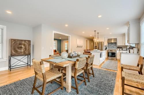 Chatham Luxury Retreat—Porch, Art Family Fun