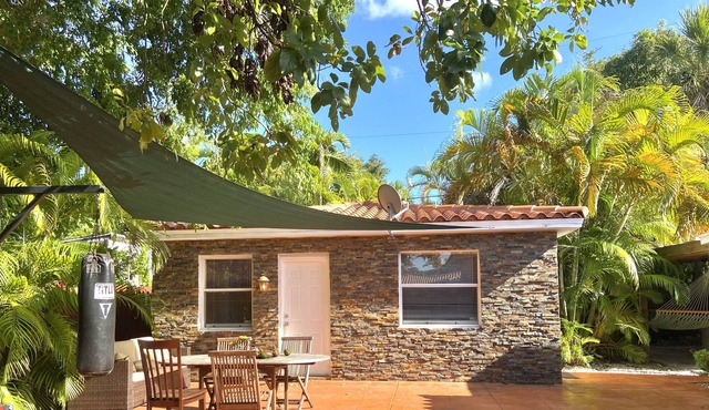 Cheerful and charming cottage with free parking