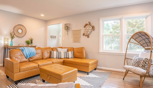 Cheerful Beach House with Rec House