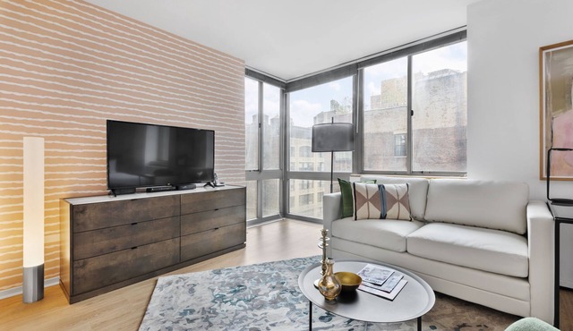 Chelsea Studio, Steps from the High Line