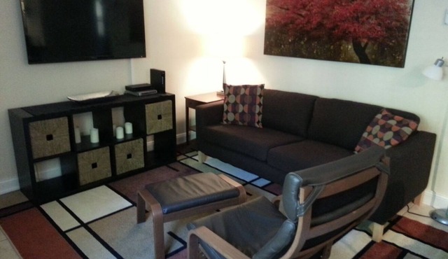 Chic 2-bedroom apartment with WiFi, AC in vibrant Miami
