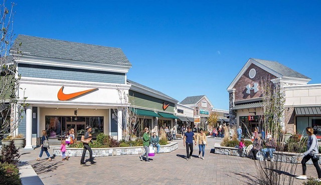 Chic Cozy Condo-Mins from the airport, hospitals, shopping, beach, and more...