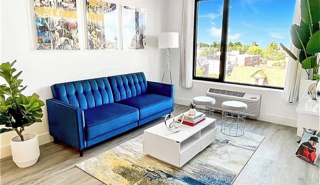 Chic King 1BR Near NYC & MetLife