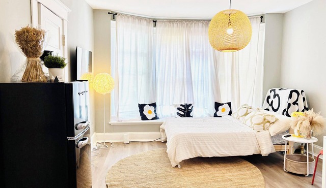Chic Midtown Studio in Central Gardens – Safe, Stylish & Convenient