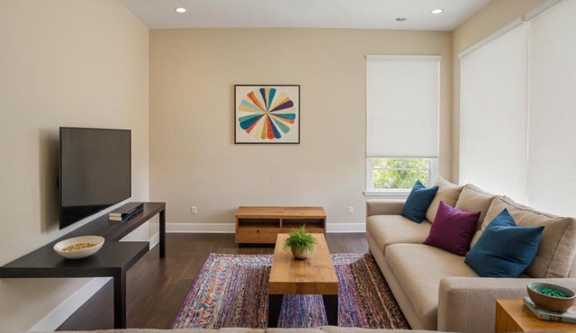 Chic Residences Steps from Beverly Hills & Sony Pictures