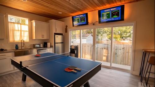 Chic Wilmington Retreat - Brand New, Central Location, Pets Welcome, Fast WiFi!
