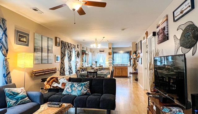 Chincoteague Island House "Sir Whelk-A-Lot" Kayaks Included! Downtown Location!