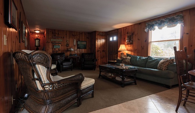 Chip's Haven at Misquamicut Beach, family-friendly cottage a block from the sand