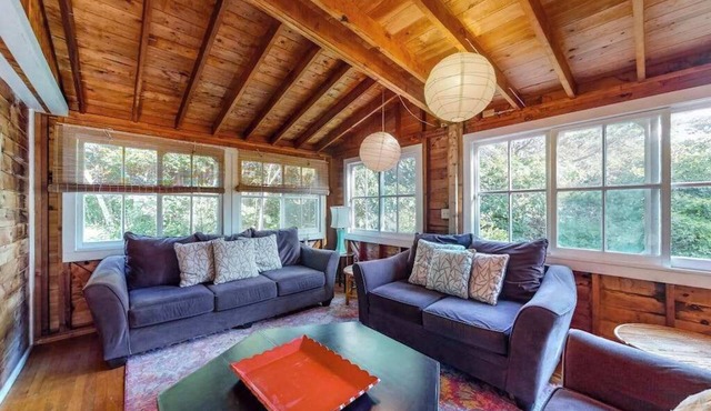 Classic Cape home with full kitchen, W/D, firepit & gas grill - walk to beach