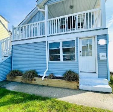 Classic Downtown OC Beach Cottage - Walk Everywhere