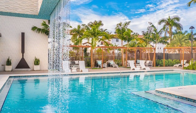 Classic Miramar 2BR w/Gym, Pool & W/D, nr WF, by Blueground
