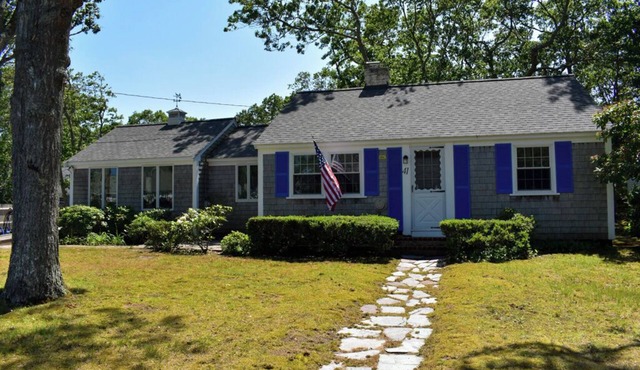 Clean and cute home 3 bedroom, 2 bath house less than 1 mile to beaches