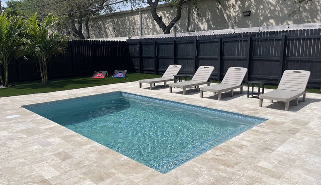 Clean and modern 2/2 pool home, only 7 min. to beach, walking distance to shops