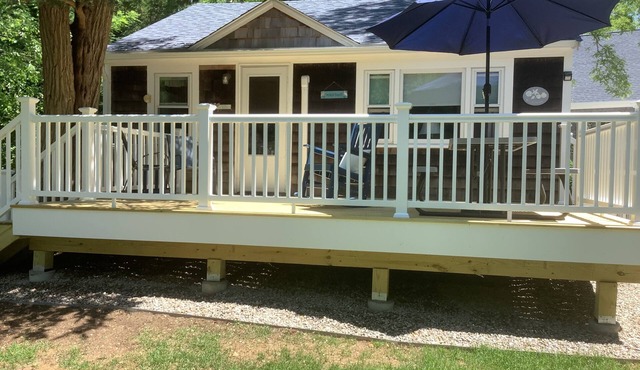 Clean and Quiet cottage 1/2 mile to Cooks Brook and Sunken Meadow Beach