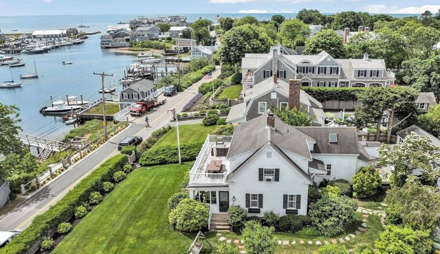 Close to Beach, Harbor Out Front, Village Around the Corner! RPAM122